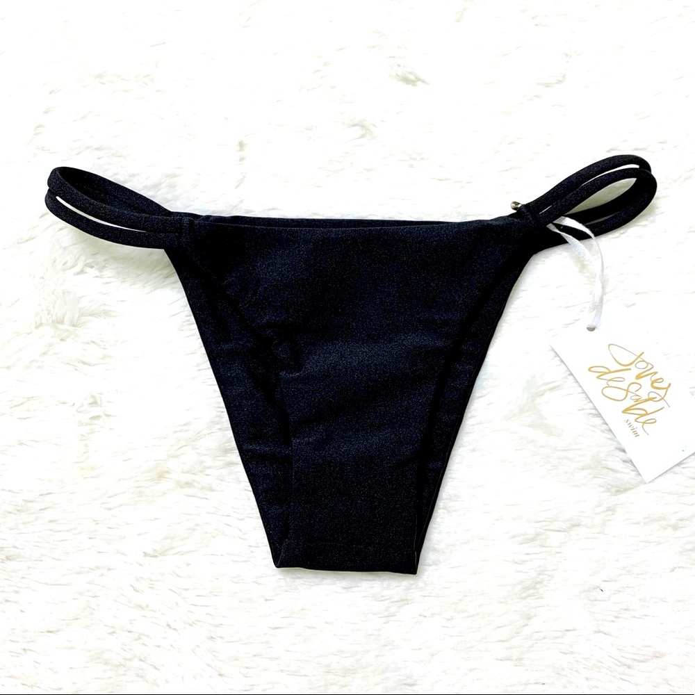 Joues de Sable Taylor Bikini Bottom in Noir